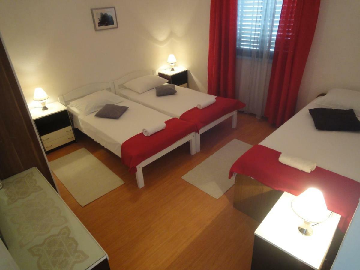 Apartments Villa Ana Drvenik Mali Eksteriør billede