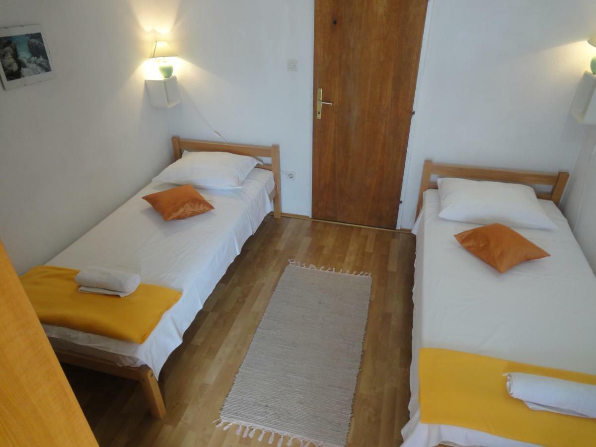 Apartments Villa Ana Drvenik Mali Eksteriør billede